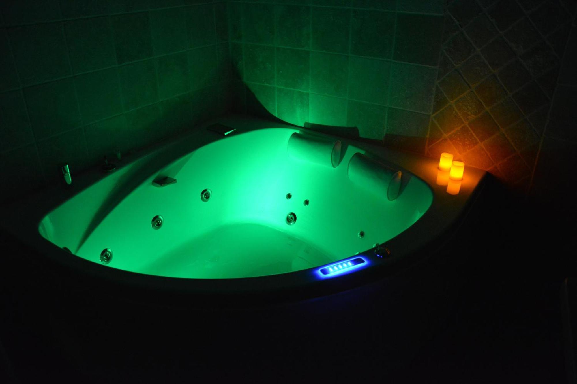 Double Room with Spa Bath,1589397101:JPEG